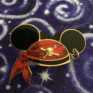 Pirates of the Caribbean ear hat pin